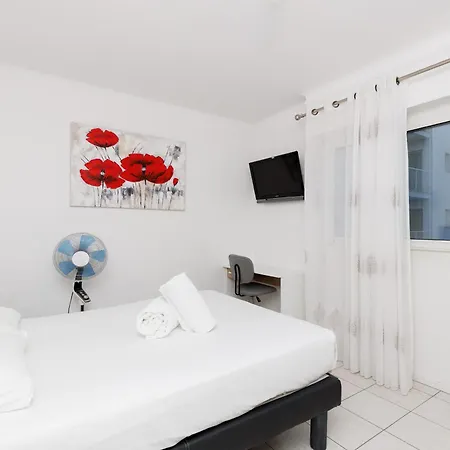 Appartamento Upstays Cosy 1 Bedroom With Terrace And Ac